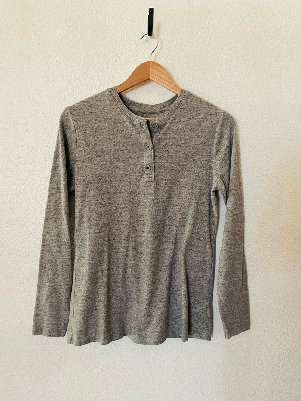 Duluth Trading Co Gray Long Sleeve Henley Shirt Size Small Long 100% Cotton